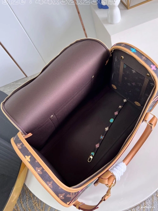 WIS LOUIS VUITTON Dog Bag-44*32*23CM 1122